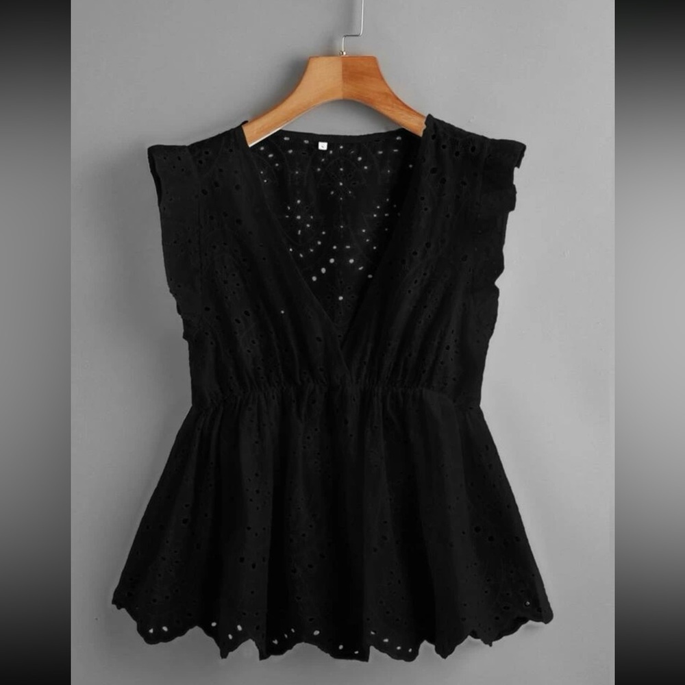 Black flowy top! (worn once)
